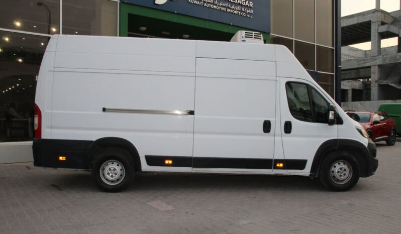 Boxer Van 440 L4H3 ML 2.2 with Part Freezer full